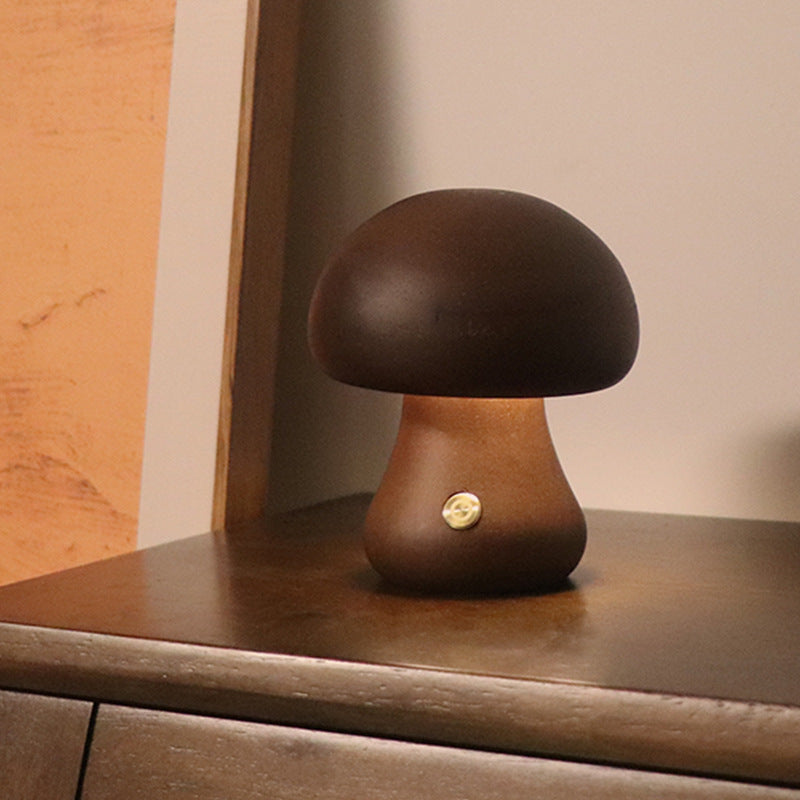 Simpatica luce notturna a LED a fungo