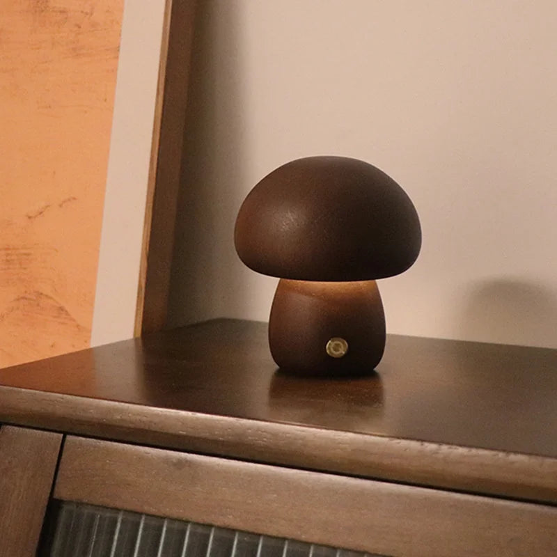 Simpatica luce notturna a LED a fungo