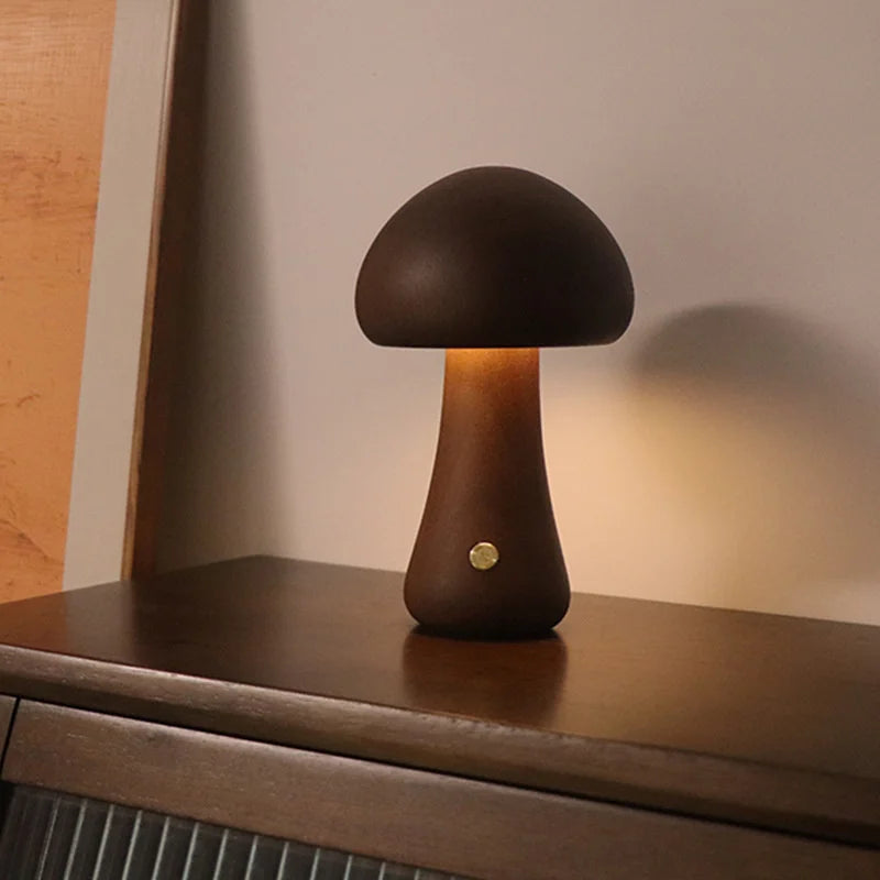 Simpatica luce notturna a LED a fungo