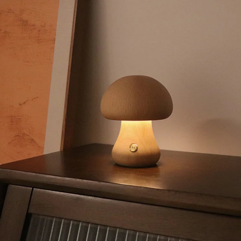 Simpatica luce notturna a LED a fungo