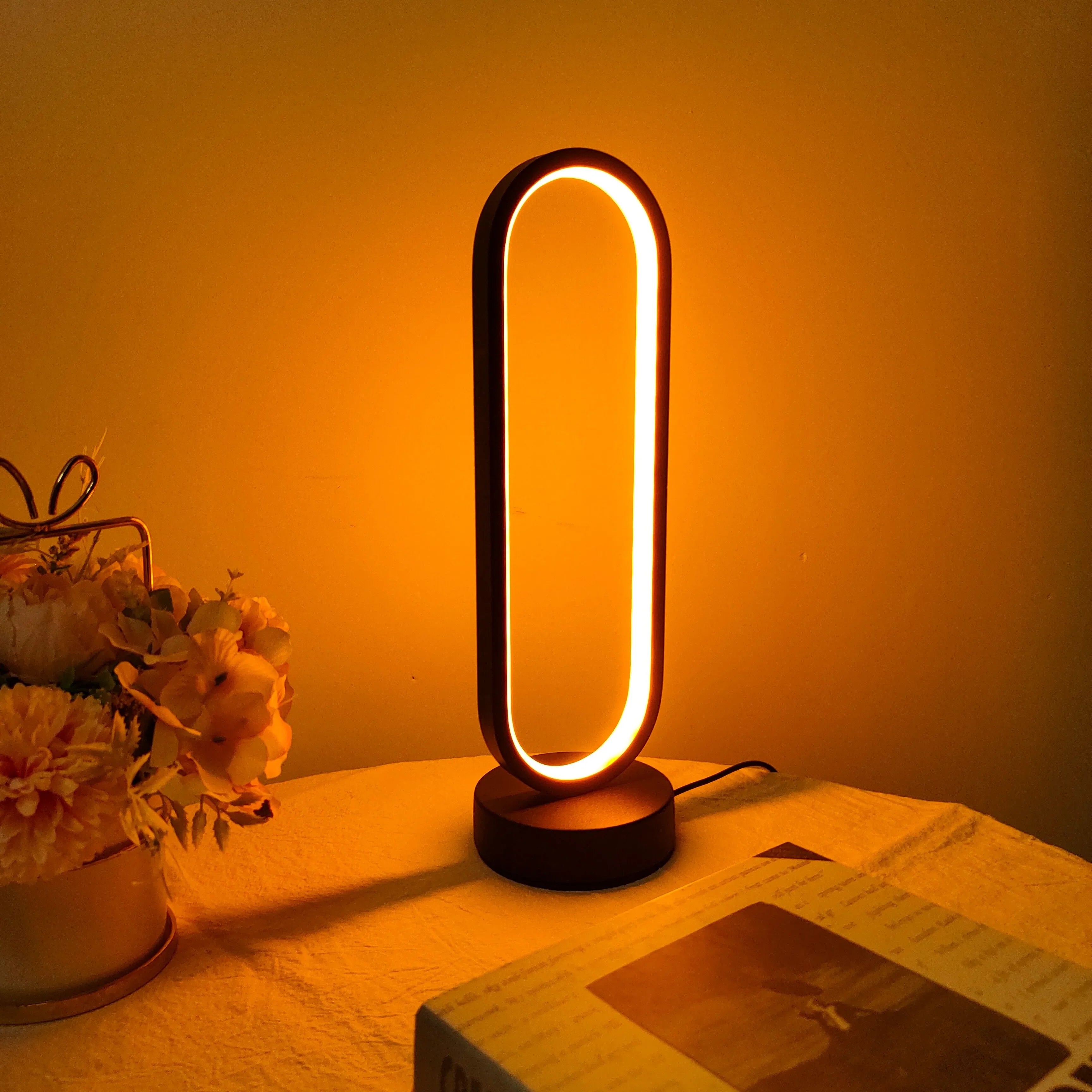 Lampada da tavolo ovale contemporanea