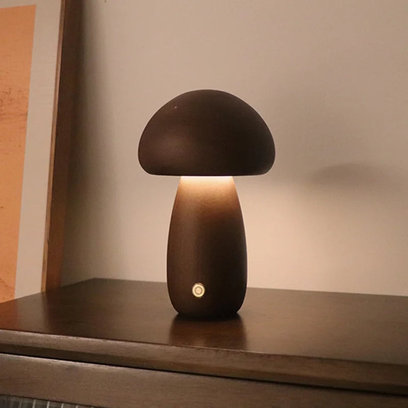 Simpatica luce notturna a LED a fungo